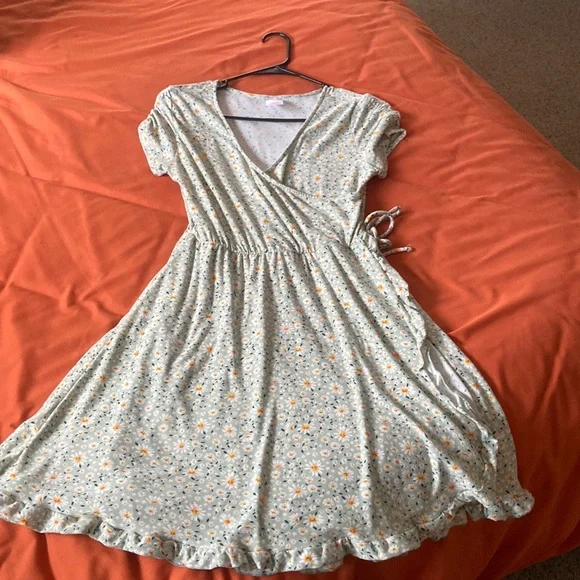 Green floral wrap dress, No Boundaries. Size small (3-5)